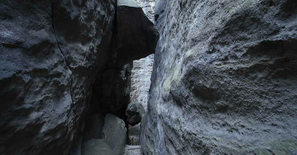 People Gasp for Air Watching Video of Caver Getting Stuck in Extremely Tight Space - Featured image