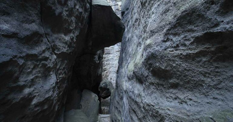 People Gasp for Air Watching Video of Caver Getting Stuck in Extremely Tight Space - Featured image