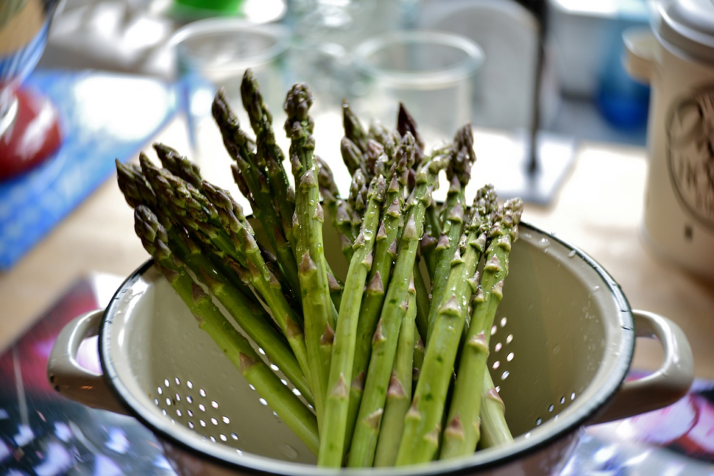 asparagus in a strainer