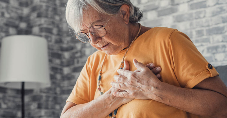 13 Early Signs of Congestive Heart Failure To Look Out For - Featured image