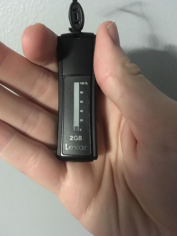 USB drive shows storage used