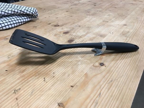 Self-standing spatula