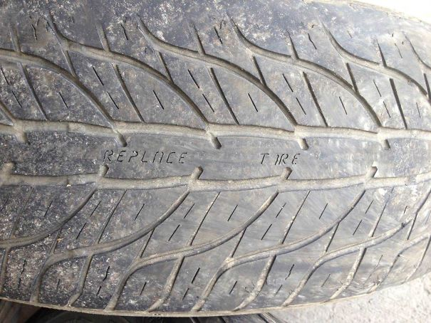 Tire with built-in indicator