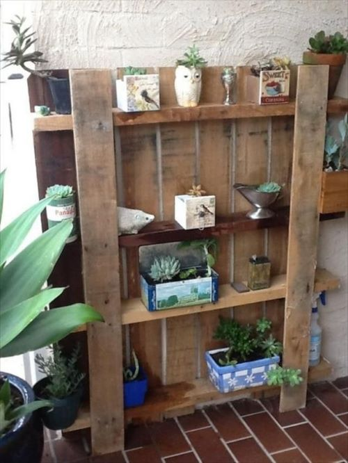 Wooden pallet shelves