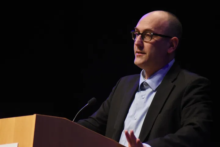 Semmel gives a talk at a college on the importance of persistence in 2018.
