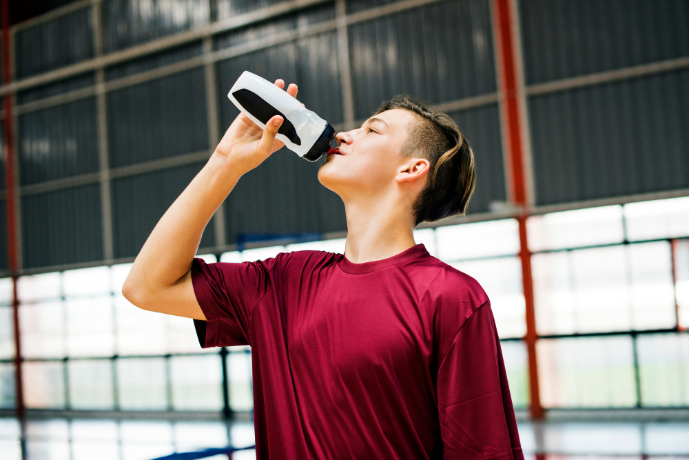 Young sporty man drinking sporty drink or water
