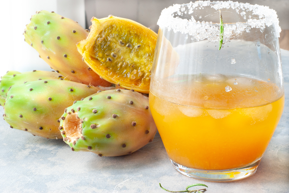 Prickly pear with cactus fruit