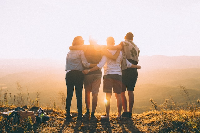 group of friends hiking 