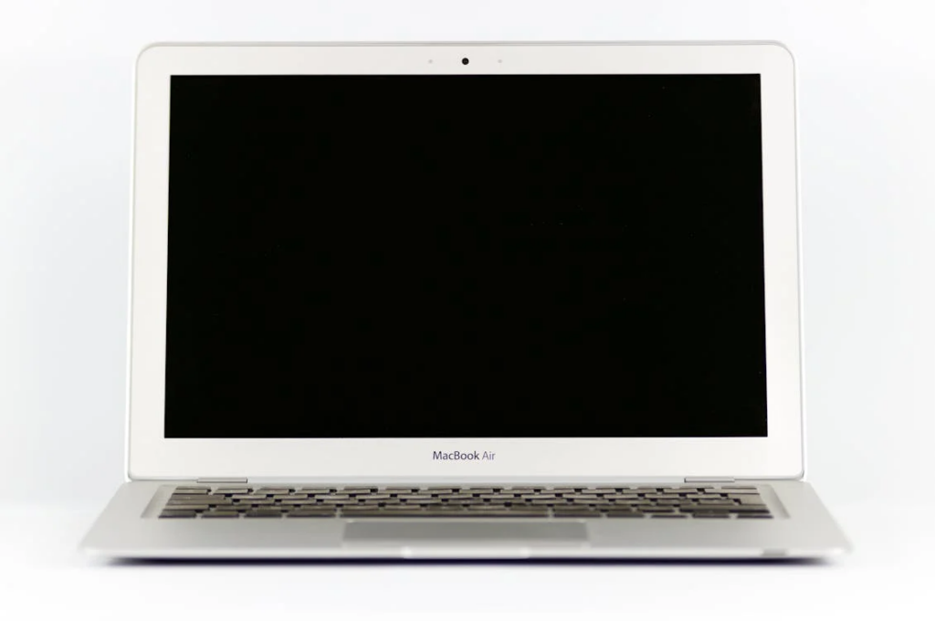 At the start of the 2009-2010 school year, the Lower Merion School District rolled out a program that provided 2,300 students with free MacBooks. 