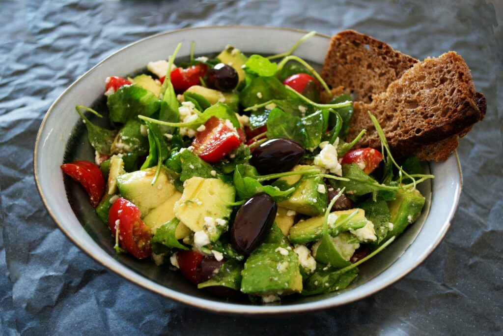 Vegetable Salad With Wheat Bread