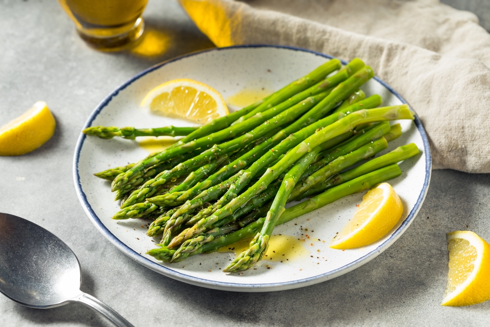 Homemade Organic Steamed Asparagus with Lemon and Olive Oil