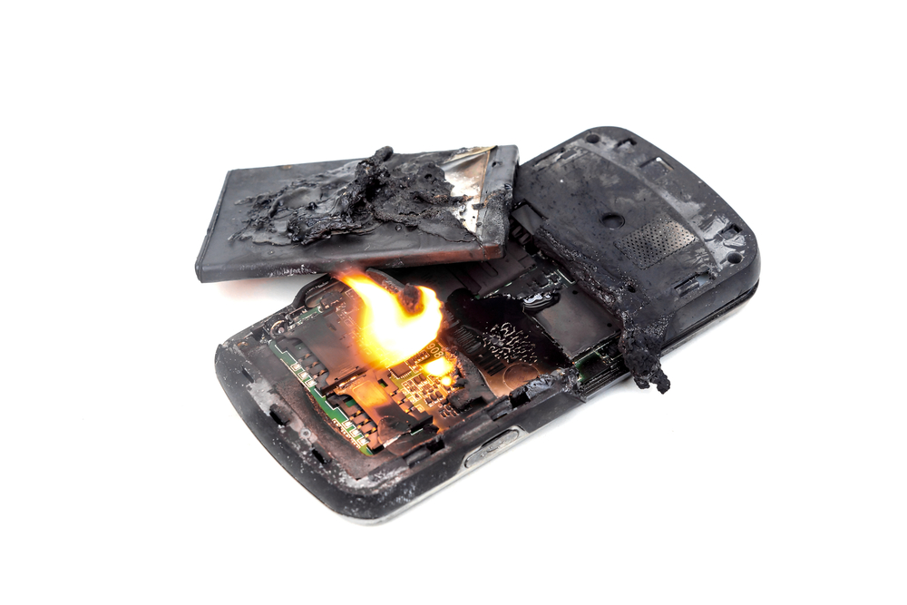 mobile phone battery explodes and burns due to overheat / danger of using smart phone