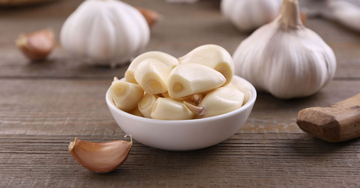 Experts Issue Warning Over Bizzare New Garlic Trend Being Used By Gen-Z