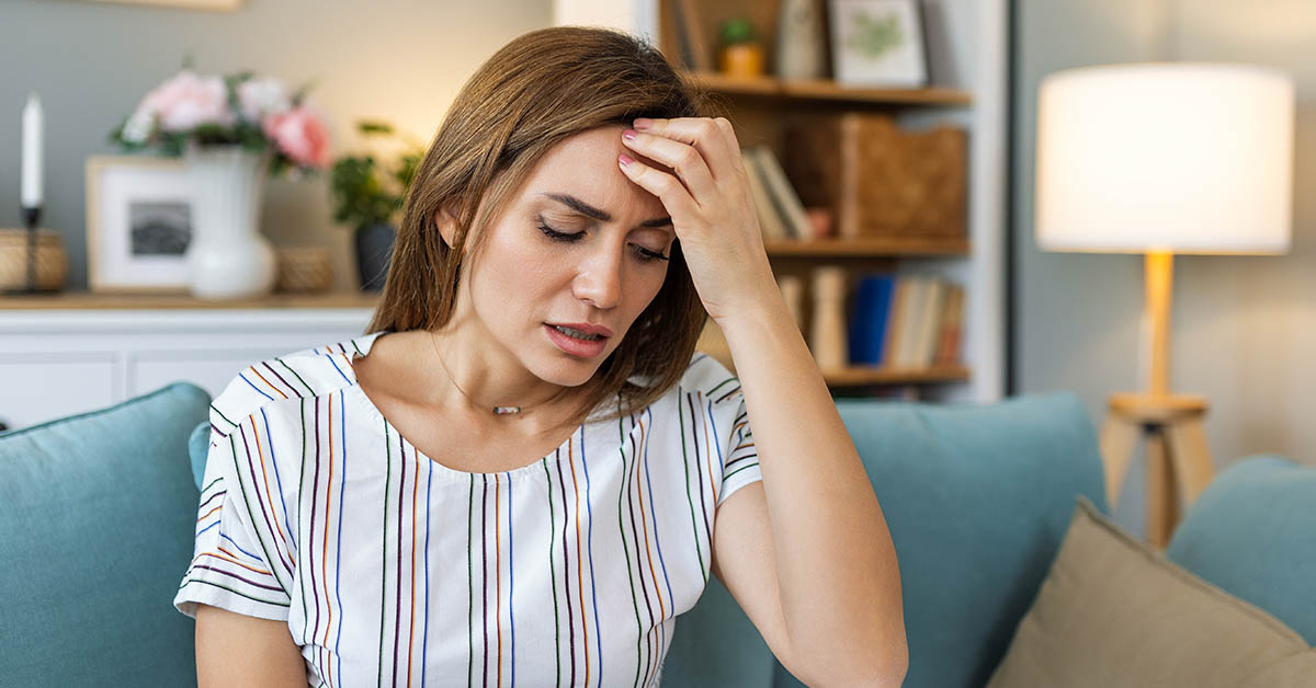Doctor Demonstrates How to ‘Instantly’ Give Headache Relief, and People Can’t Believe It Works