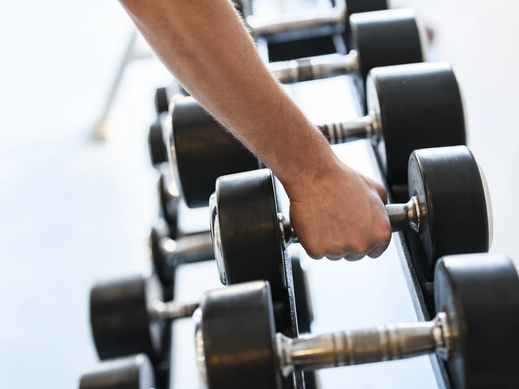 Lifting weights from a rack