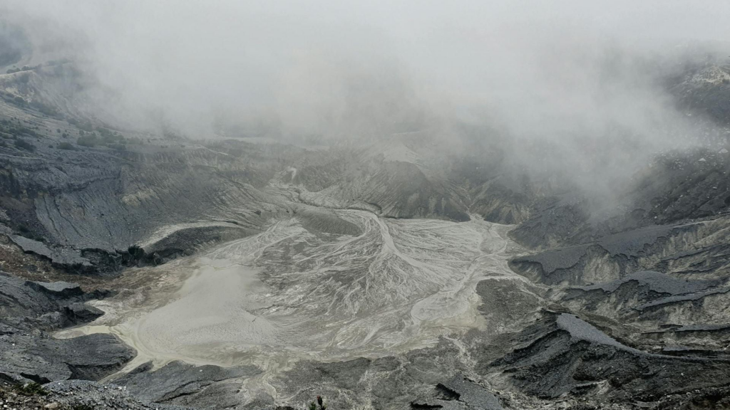 In addition to seismic monitoring, scientists have been investigating gas emissions near Mount Edgecumbe.