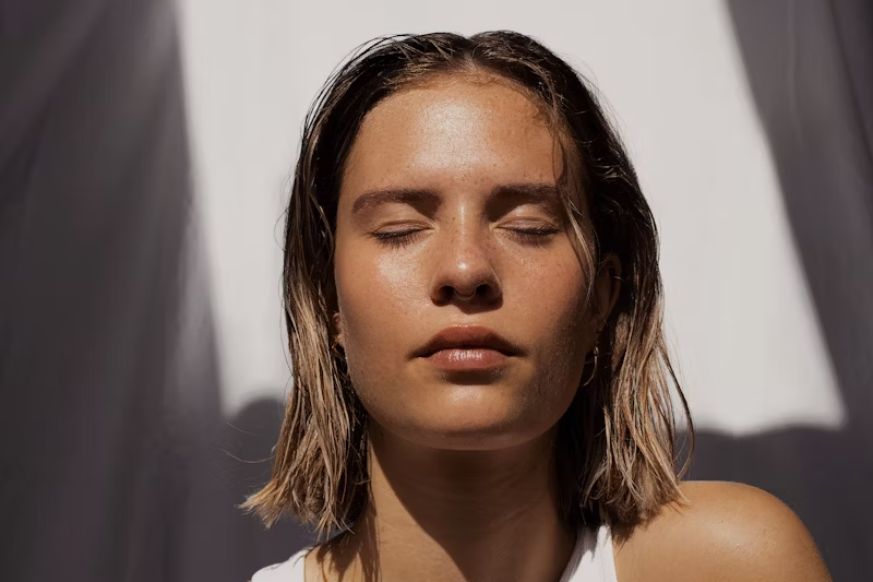 Sunny woman with her eyes shut