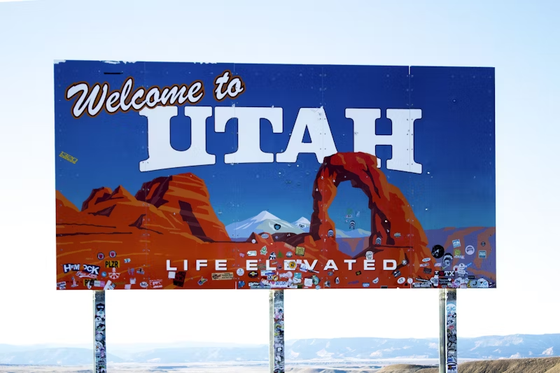 Sign showing "Welcome to Utah"