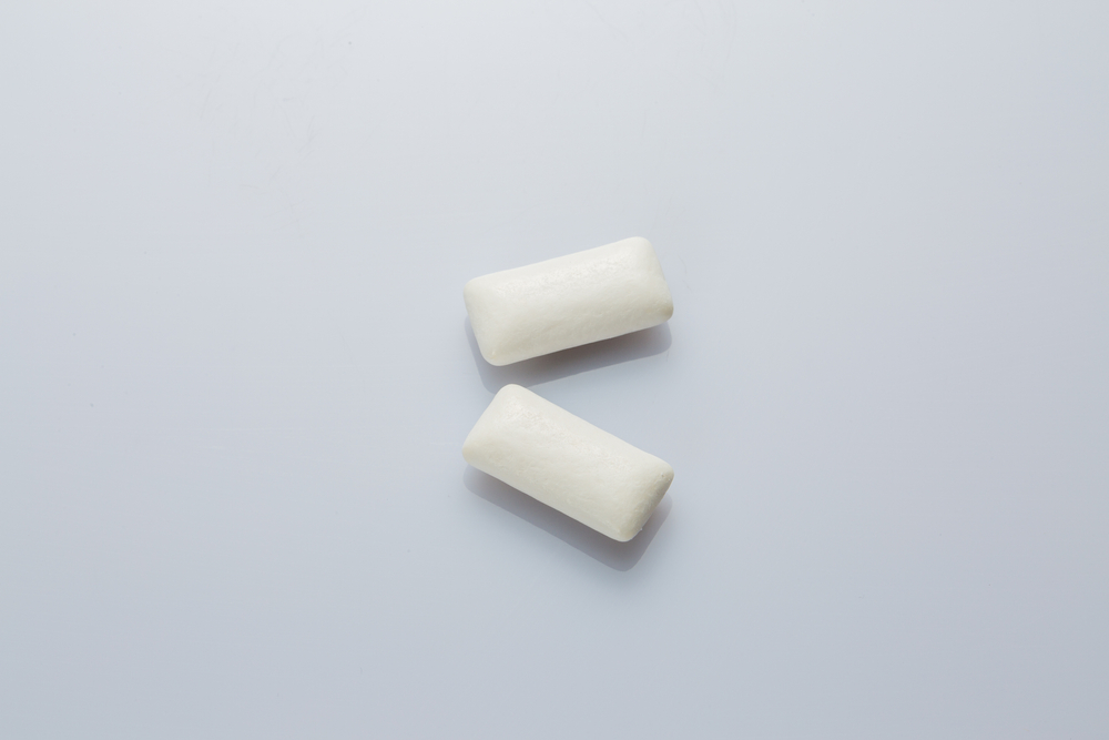 Two pieces of white xylitol gum