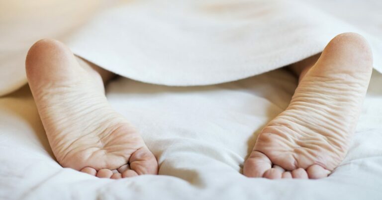 ‘Bed Rotting’: The Latest TikTok Trend Among Gen Z College Students - Featured image