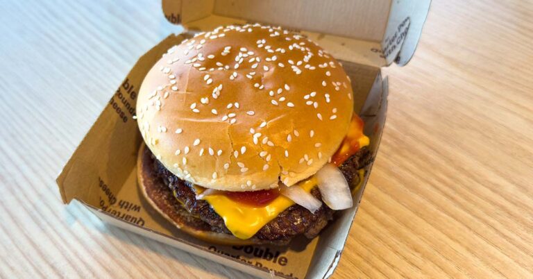 McDonald’s Famous Quarter Powder Linked to E. Coli Outbreak After 1 Death and 10 Hospitalizations - Featured image