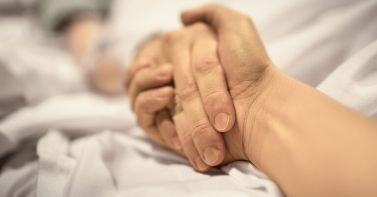 End-of-life Nurse Says There is ‘One Sign’ People Display When Close to Death The Most People Don’t Believe - Featured image