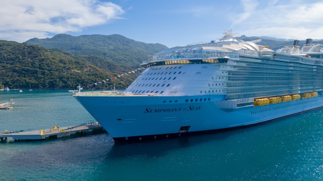 cruise ship 