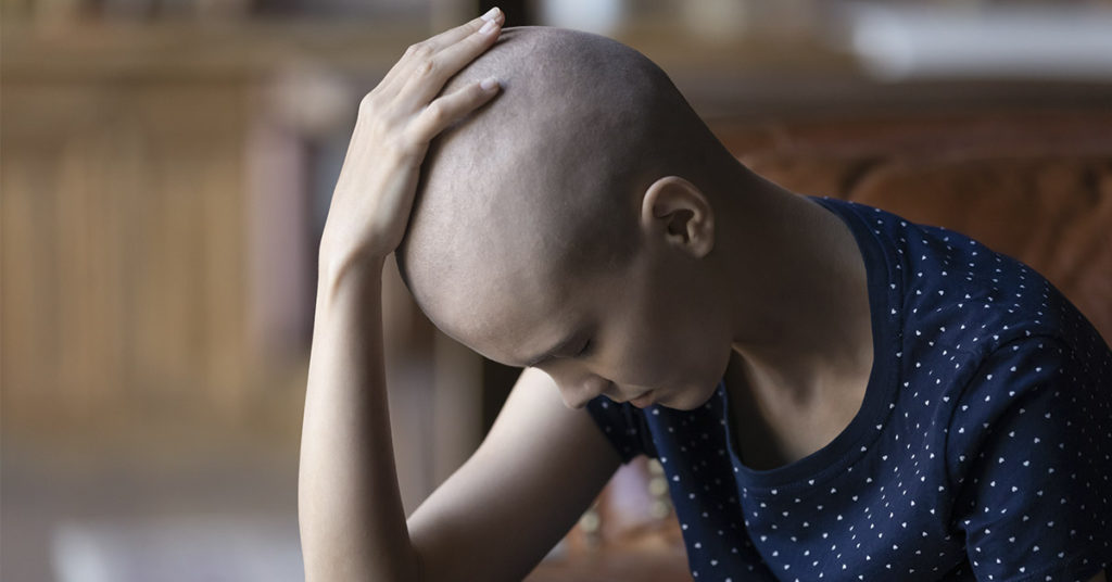 Dad Shaves His Daughter’s Hair for Bullying a Girl With Cancer and Pulling off Her Wig