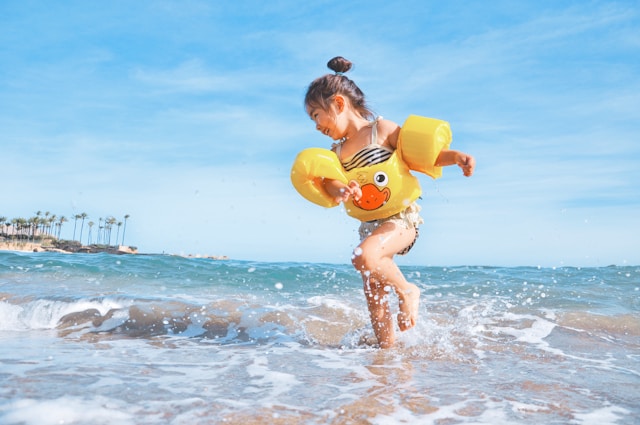 child at the sea 