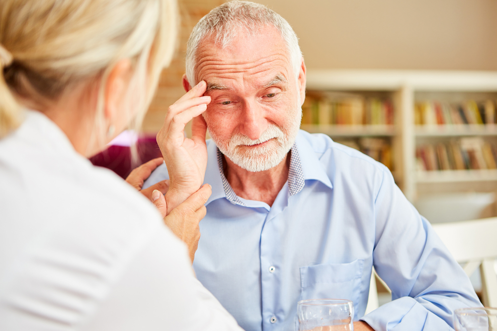 Scientists Find Unexpected Conflicting Results Between Alcohol and Alzheimer’s - Featured image
