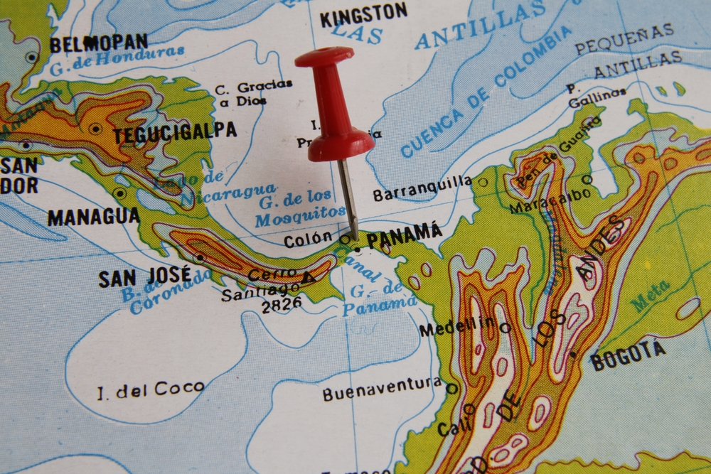 Map of the Republic of Panama, bordered by the Caribbean Sea, Pacific Ocean, Colombia and Costa Rica, Spanish language, service economy, Sancocho gastronomy, Interoceanic Canal, Banking A., Free Zone
