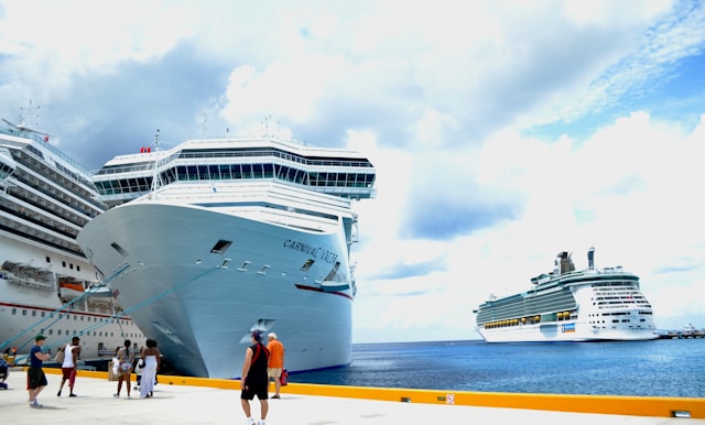 people getting onto a cruise 