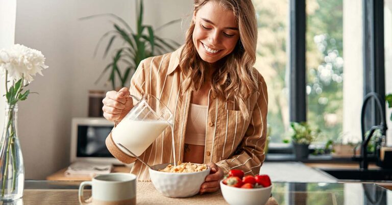 These 7 Breakfast Foods Are Stressing You Out, Says A Nutritional Psychiatrist - Featured image