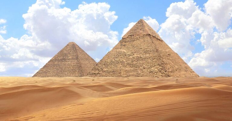 A Man Paraglided Over The Great Pyramid of Giza and Was Able to Take Footage of What’s Written There - Featured image