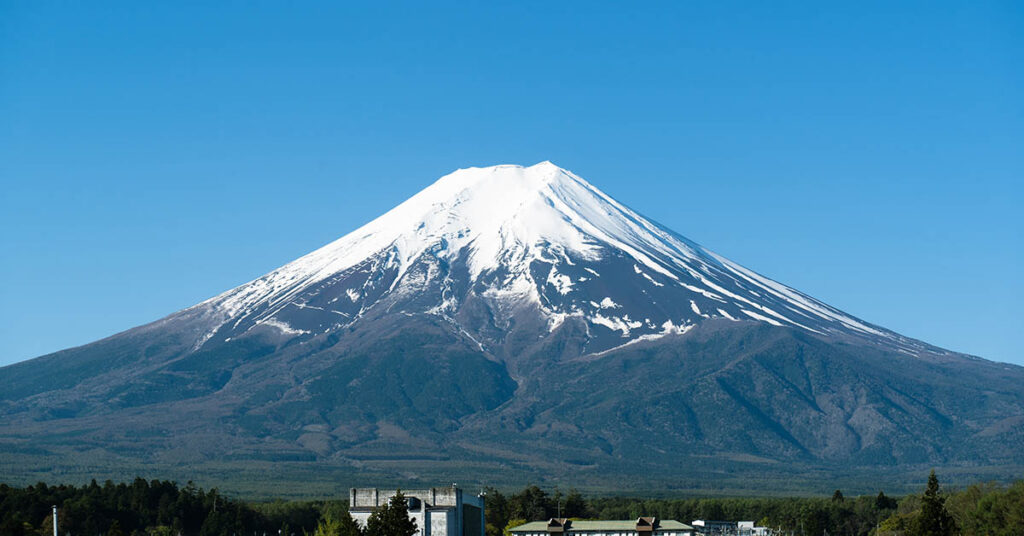 Mount Fuji Was Snow-Free For The First Time in 130 Years Due to High Temperatures - Featured image