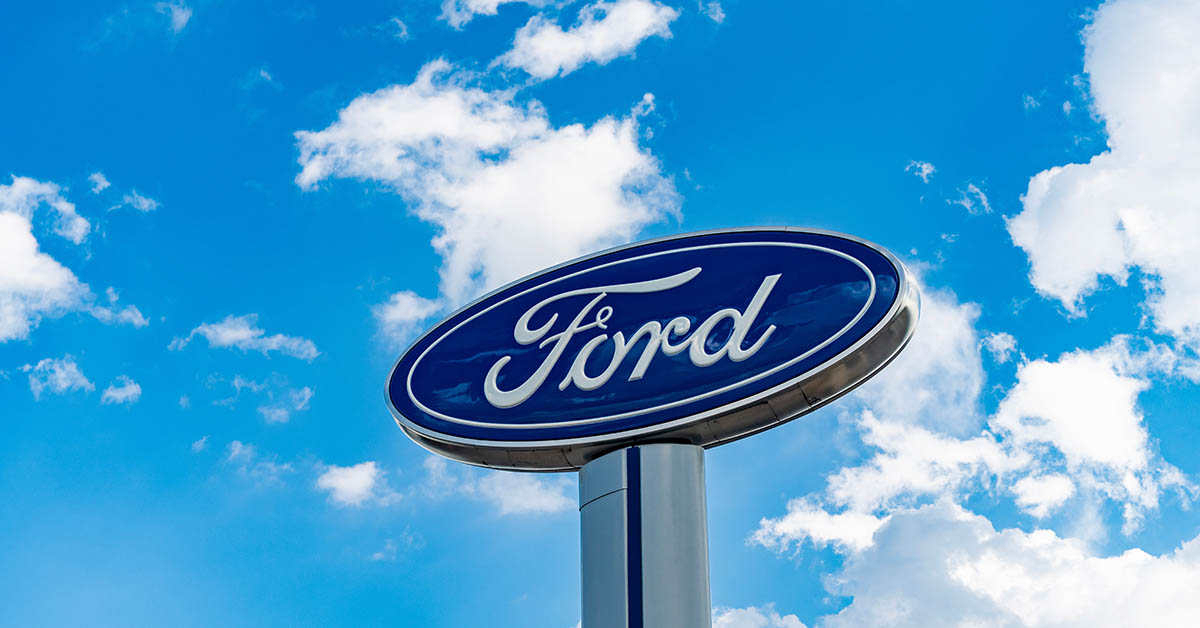 Man Hilariously Takes 109-Year-Old Ford Model-T to Dealer for a Service