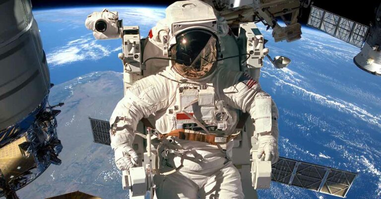 Recent Photos of Stranded NASA Astronauts Have People Concerned - Featured image