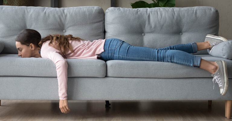 6 Signs of a Lazy Person, According to Psychology - Featured image