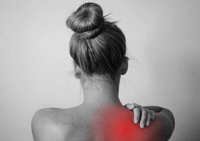 woman shoulder cancer