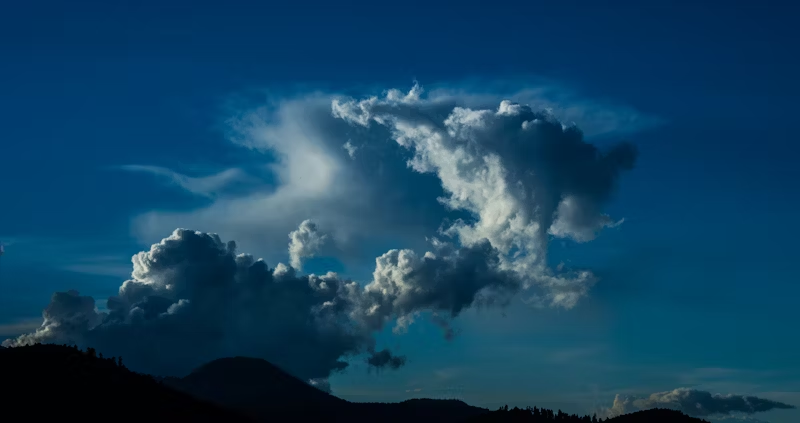 Ominous and heavy cumulus clouds