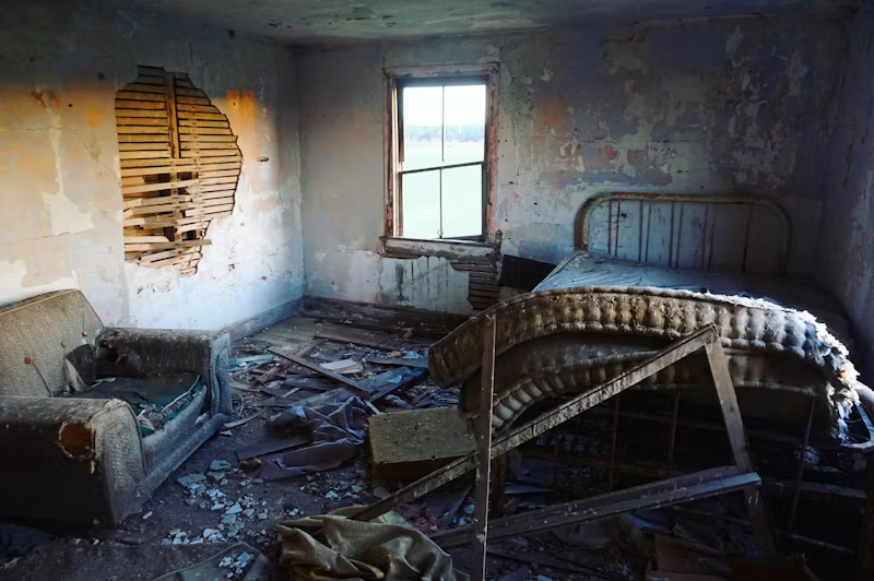 moldy old bedroom