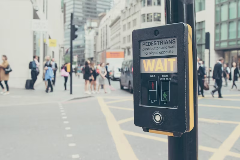 sign for pedestrians to cross saying 'wait'