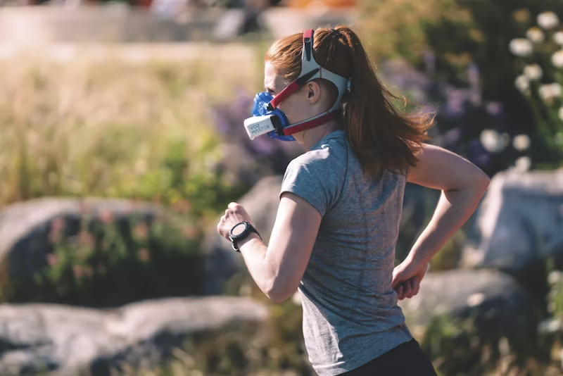 woman wearing a reduced breathing mask while running