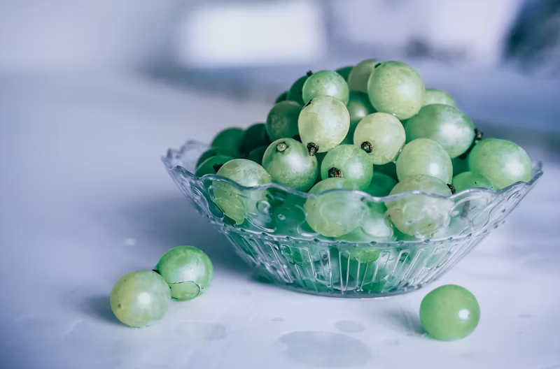 a bowl of green grapes