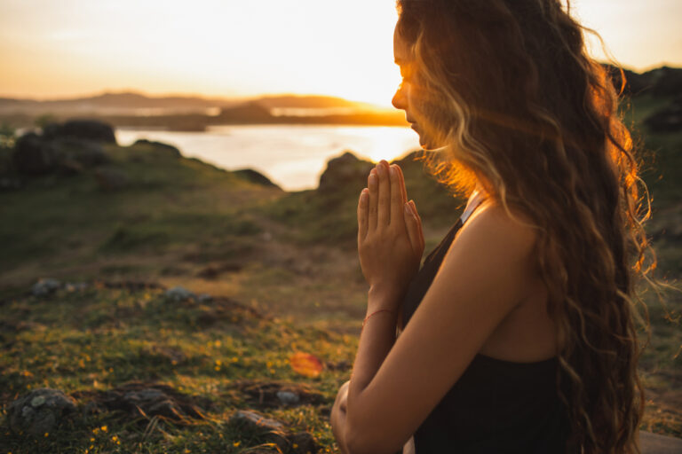 People Who Are Kind And Have Few Friends Usually Have These 7 Traits - Featured image