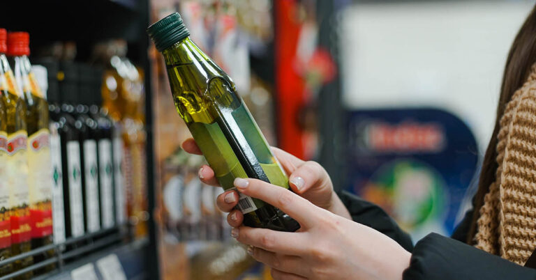 How to Buy Quality Olive Oil, According to Experts - Featured image