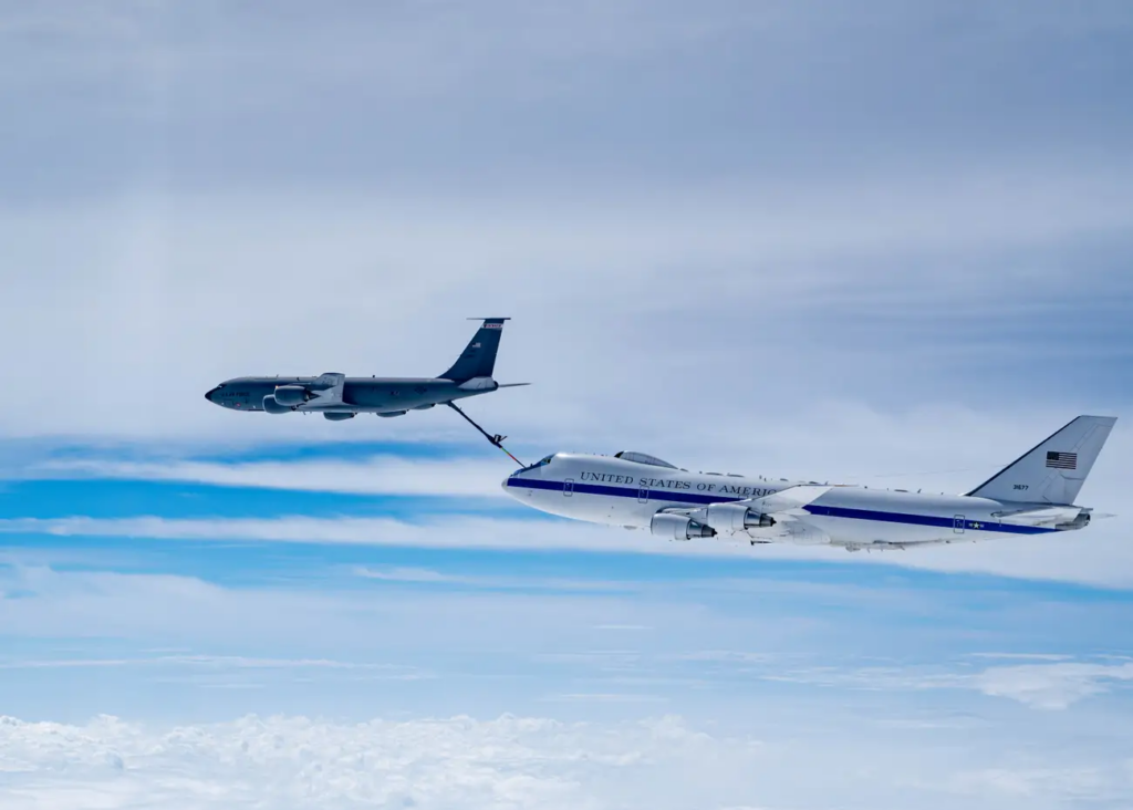 An E-4B can refuel in flight. 