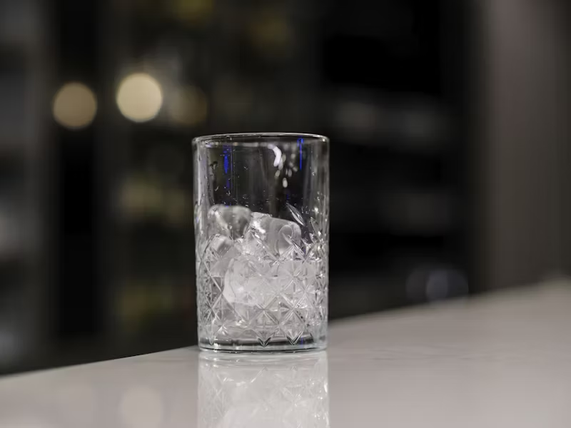 a glass of ice