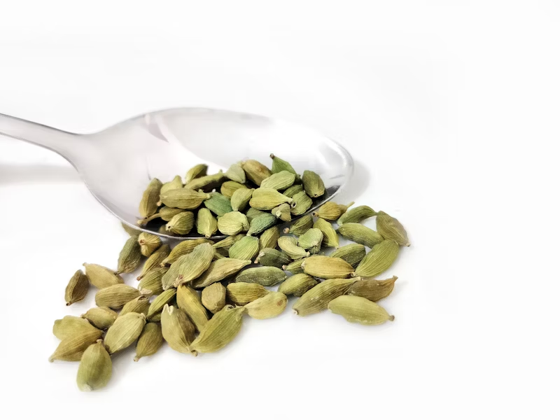 raw cardamom 