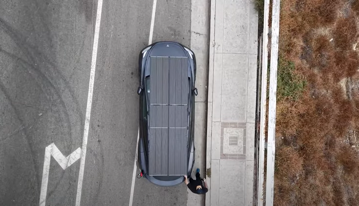 The roof being pulled out after parking